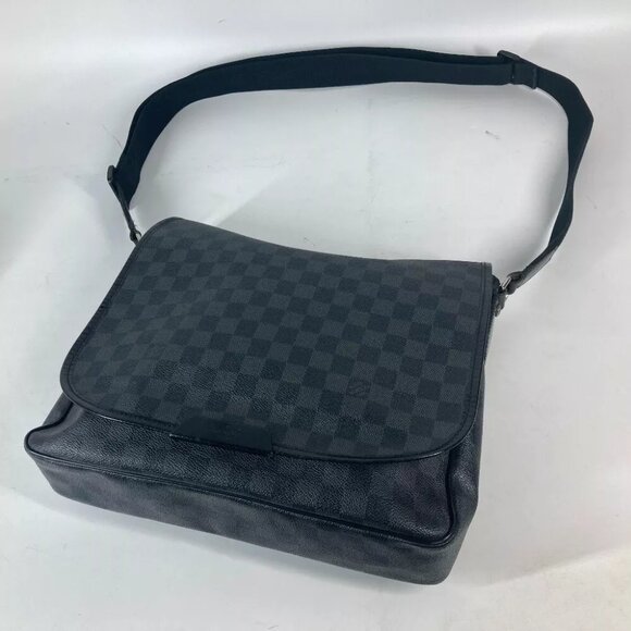 LOUIS VUITTON N41272 Damier Graphite Distrix MM Messenger Crossbody Shoulder Bag - Picture 2 of 13